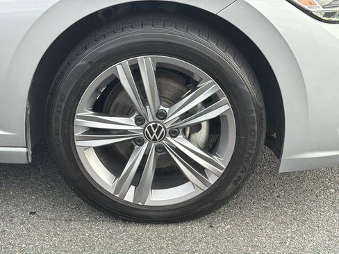 Used 2024 Volkswagen Jetta SE FWD image 35
