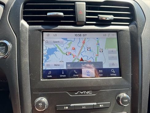 Used 2020 Ford Fusion SE w/ Equipment Group 151A FWD image 4