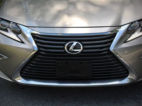 Used 2016 Lexus ES 350 w/ Navigation System Package FWD image 18