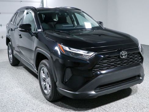 Used 2022 Toyota RAV4 XLE FWD image 5