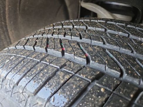 Used 2025 GMC Yukon XL Denali w/ Denali Reserve Package image 9