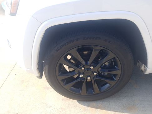 Used 2022 Jeep Grand Cherokee Laredo X RWD image 22
