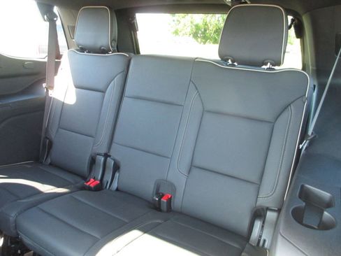 Used 2025 GMC Yukon Elevation w/ Elevation Premium Package AWD/4WD image 24