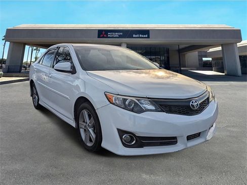 Used 2013 Toyota Camry SE image 2