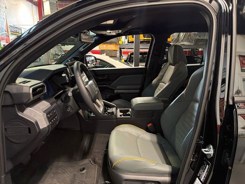 Used 2026 Toyota 4Runner Trailhunter AWD/4WD image 18
