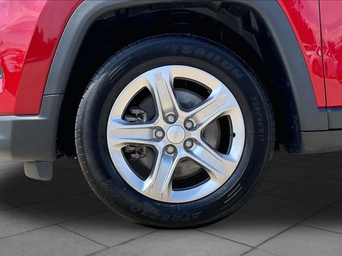 Used 2024 Jeep Compass Latitude AWD/4WD image 11