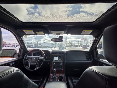 Used 2017 Lincoln Navigator L Select image 11