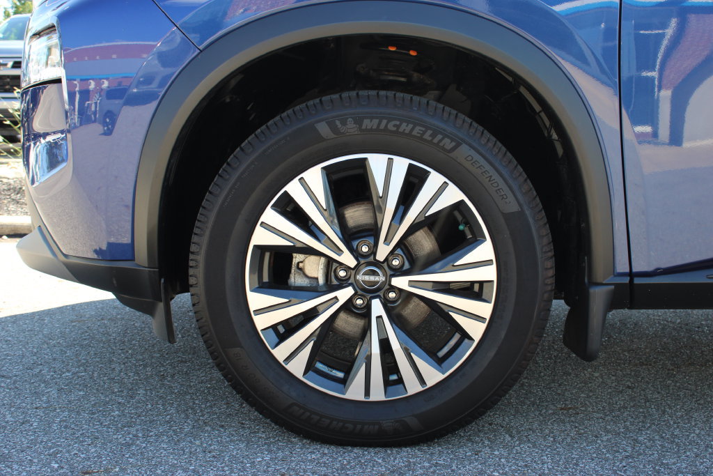 Used 2023 Nissan Rogue SV AWD/4WD image 12