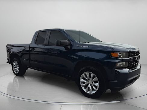 Used 2019 Chevrolet Silverado 1500 Custom w/ Custom Convenience Package image 2