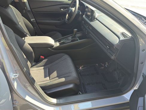 Used 2025 Honda Accord SE image 12