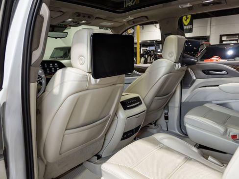 Used 2021 Cadillac Escalade Sport Platinum w/ LPO, ONYX Package image 42