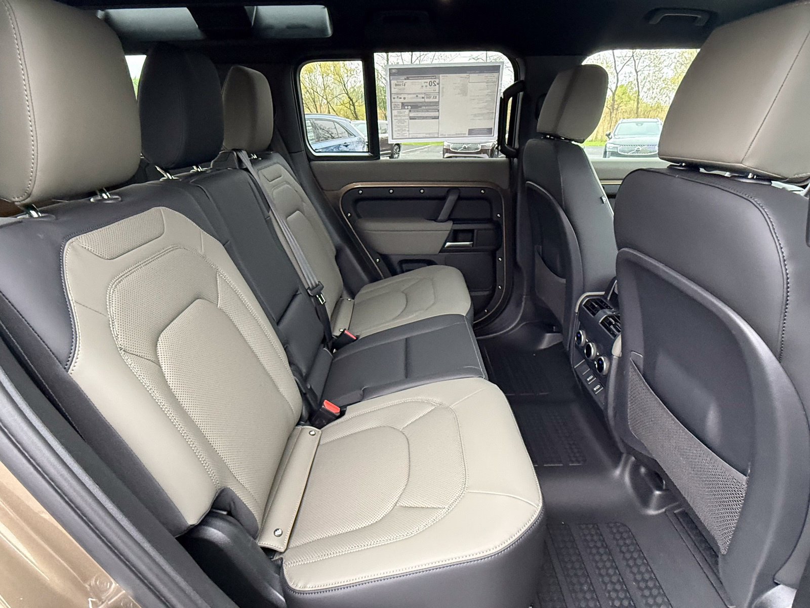 New 2026 Land Rover Defender 110 X-Dynamic SE AWD/4WD image 16