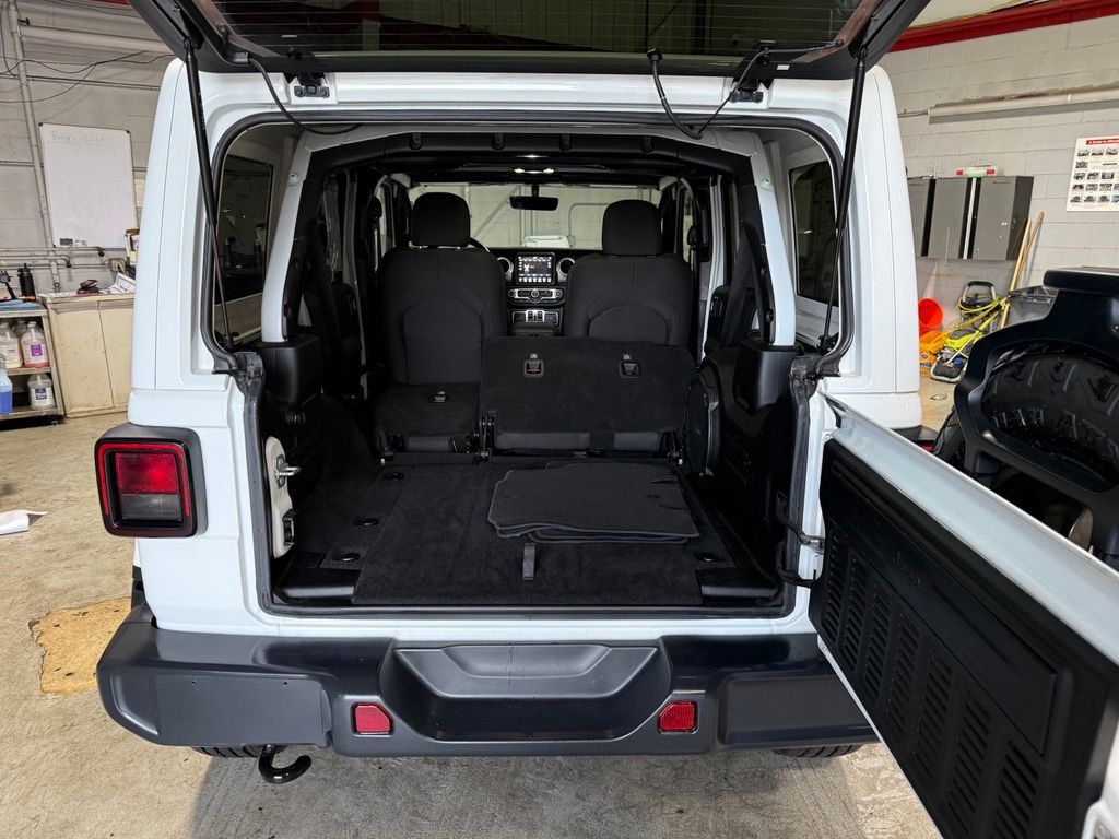 Used 2019 Jeep Wrangler Unlimited Sahara w/ Uconnect 4C Nav & Sound Group AWD/4WD image 29