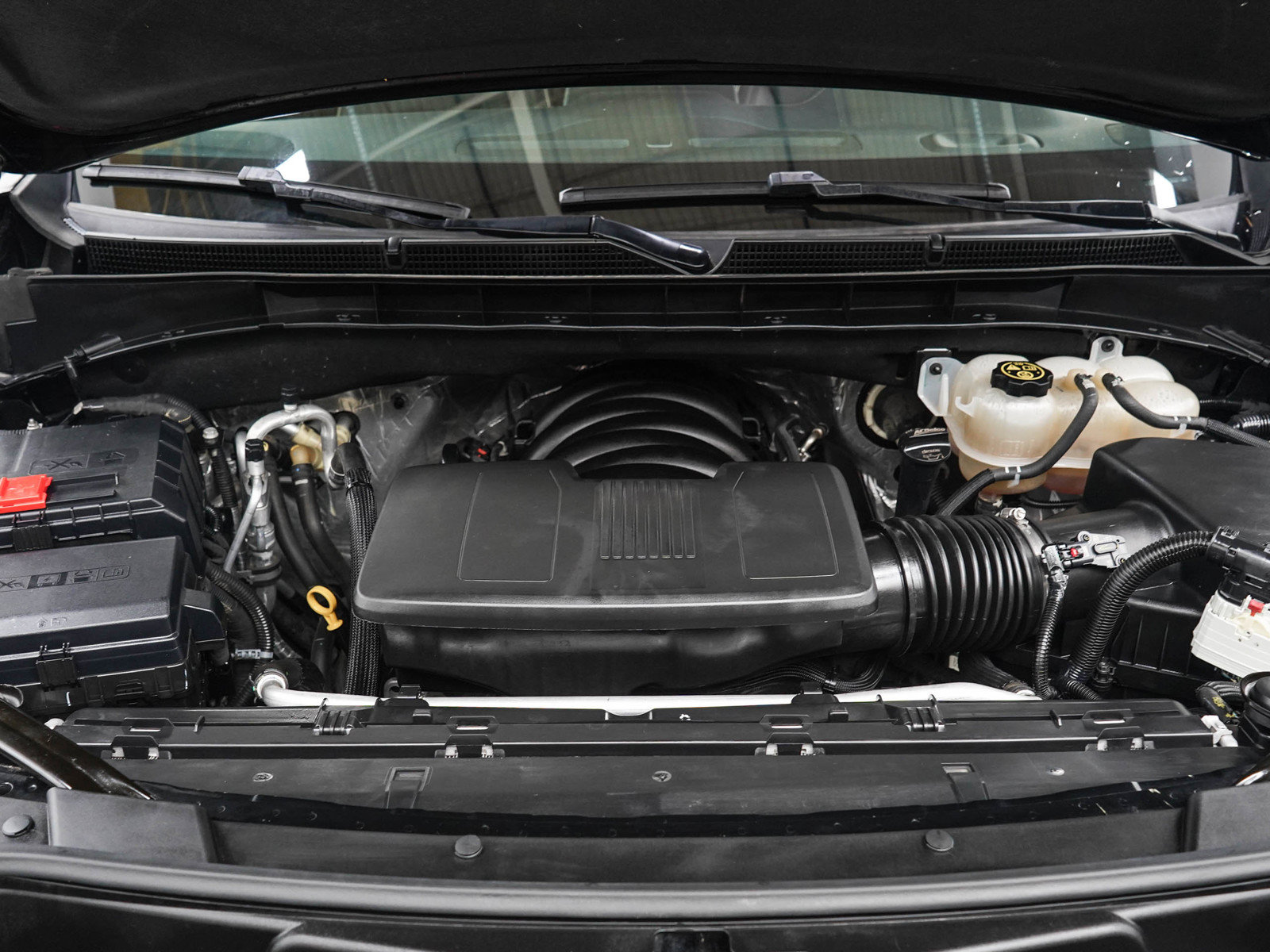 Used 2023 GMC Yukon XL SLT w/ SLT Premium Package AWD/4WD image 34