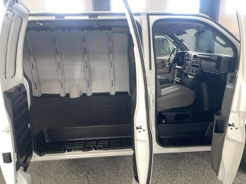 Used 2025 GMC Savana 3500 Extended RWD image 13