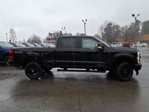 New 2026 Ford F250 Lariat w/ Black Appearance Package image 4