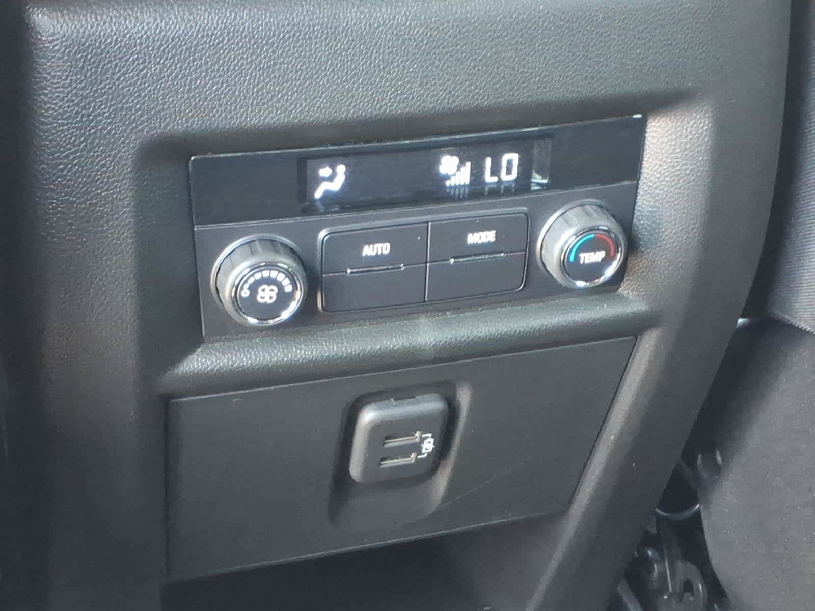 Used 2023 Chevrolet Traverse LT FWD image 24