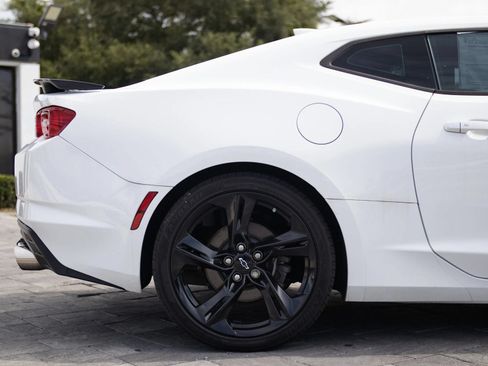 Used 2021 Chevrolet Camaro LT w/ Technology Package RWD image 17
