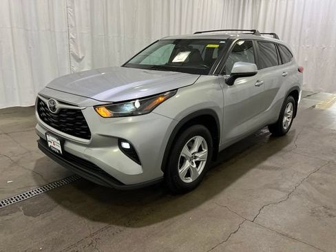 Used 2023 Toyota Highlander LE AWD/4WD image 8