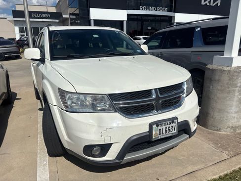 Used 2014 Dodge Journey SXT w/ Flexible Seating Group FWD image 2