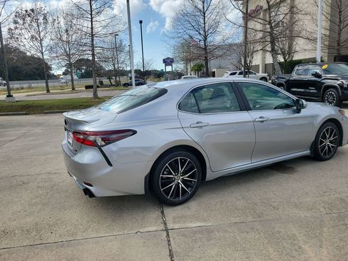 Used 2024 Toyota Camry SE w/ Convenience Package image 8