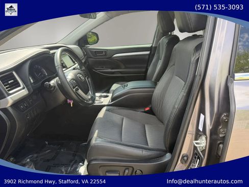 Used 2019 Toyota Highlander Plus AWD/4WD image 26