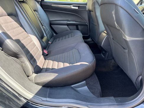 Used 2017 Ford Fusion SE image 15