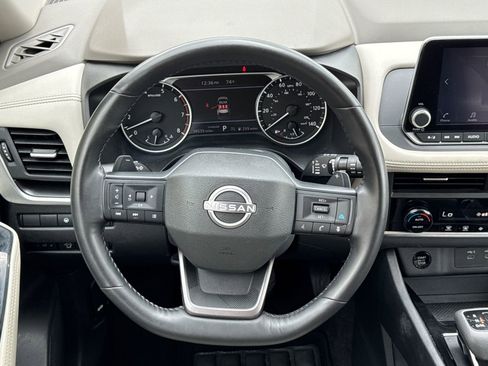 Used 2025 Nissan Rogue SV FWD image 24