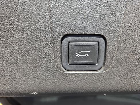 Used 2023 Chevrolet Traverse RS image 41