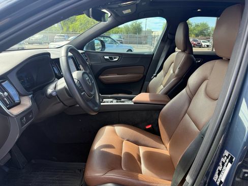 Used 2022 Volvo XC60 B5 Momentum w/ Advanced Package AWD/4WD image 13