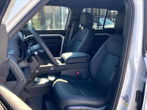 New 2026 Land Rover Defender 110 X-Dynamic SE image 9