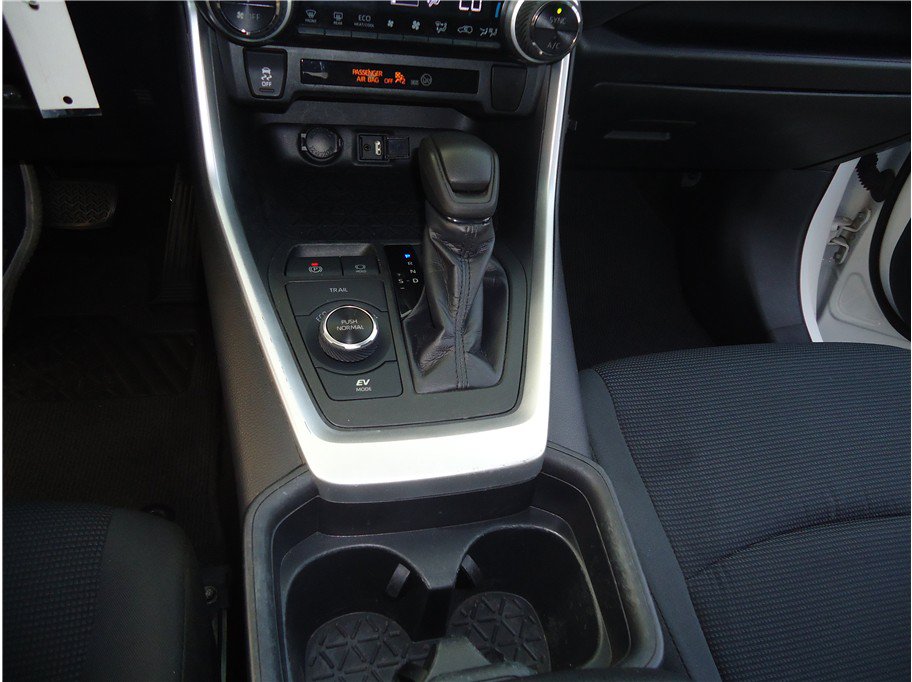 Used 2019 Toyota RAV4 LE w/ Carpet Mat Package AWD/4WD image 24