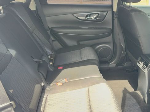 Used 2018 Nissan Rogue S image 17