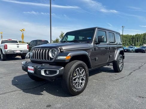 Used 2025 Jeep Wrangler Unlimited Sahara AWD/4WD image 14