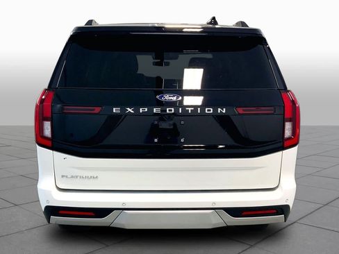 Used 2026 Ford Expedition Platinum w/ Platinum Ultimate Package AWD/4WD image 4