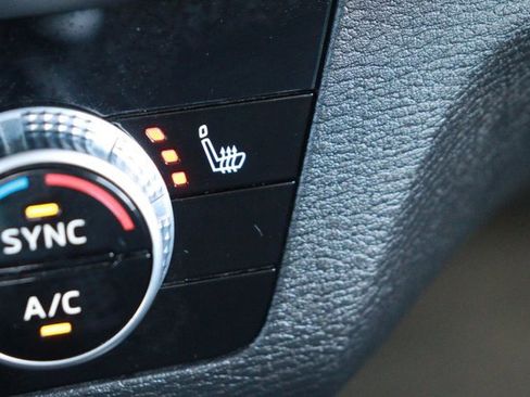 Used 2024 Mitsubishi Outlander SE image 18