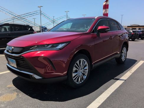 Used 2023 Toyota Venza Limited AWD/4WD image 5