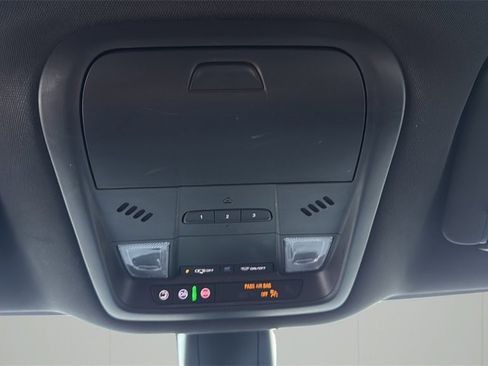 Used 2022 Buick Enclave Essence w/ Sport Touring Edition image 25