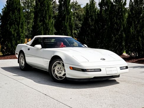 Used 1994 Chevrolet Corvette Convertible RWD image 2