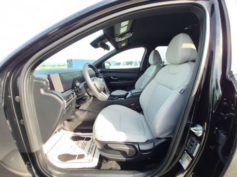 Used 2025 Hyundai Santa Cruz SE AWD/4WD image 11