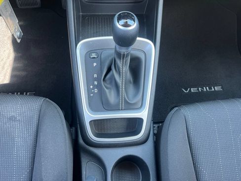 Used 2021 Hyundai Venue SE FWD image 25