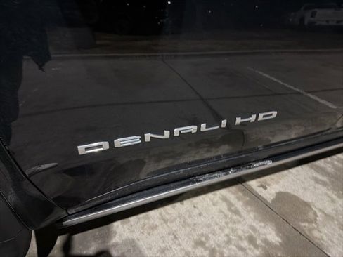 Used 2024 GMC Sierra 2500 Denali Ultimate image 11