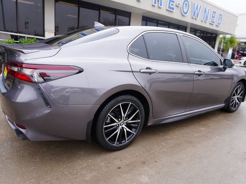 Used 2023 Toyota Camry SE image 6