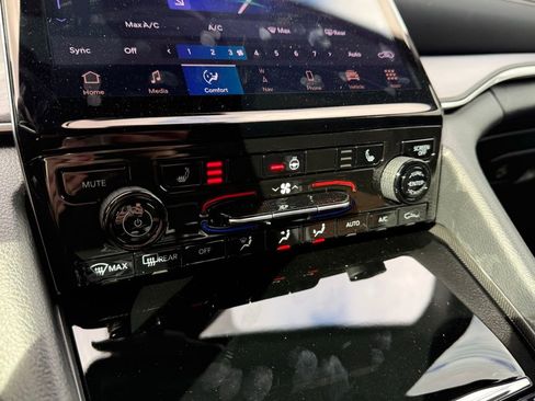 New 2025 Jeep Grand Cherokee L Limited w/ Trailer Tow Package image 21