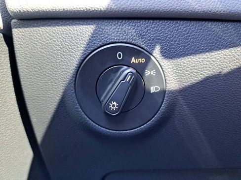 Used 2023 Volkswagen Taos SEL image 26