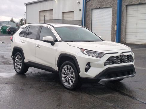 Used 2021 Toyota RAV4 Limited image 3