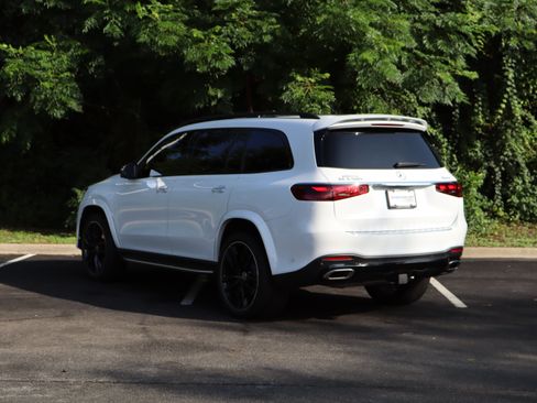 Used 2025 Mercedes-Benz GLS 580 4MATIC image 7