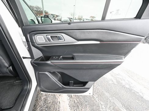 Used 2025 Ford Explorer ST image 31