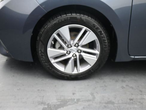 Used 2014 Toyota Corolla LE image 12