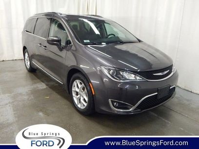 Used 2018 Chrysler Pacifica Touring-L w/ Tire & Wheel Group